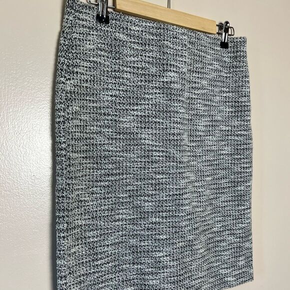 CLEARANCE! Ann Taylor Factory Pull-On Skirt Size 10P EUC - Picture 3 of 5
